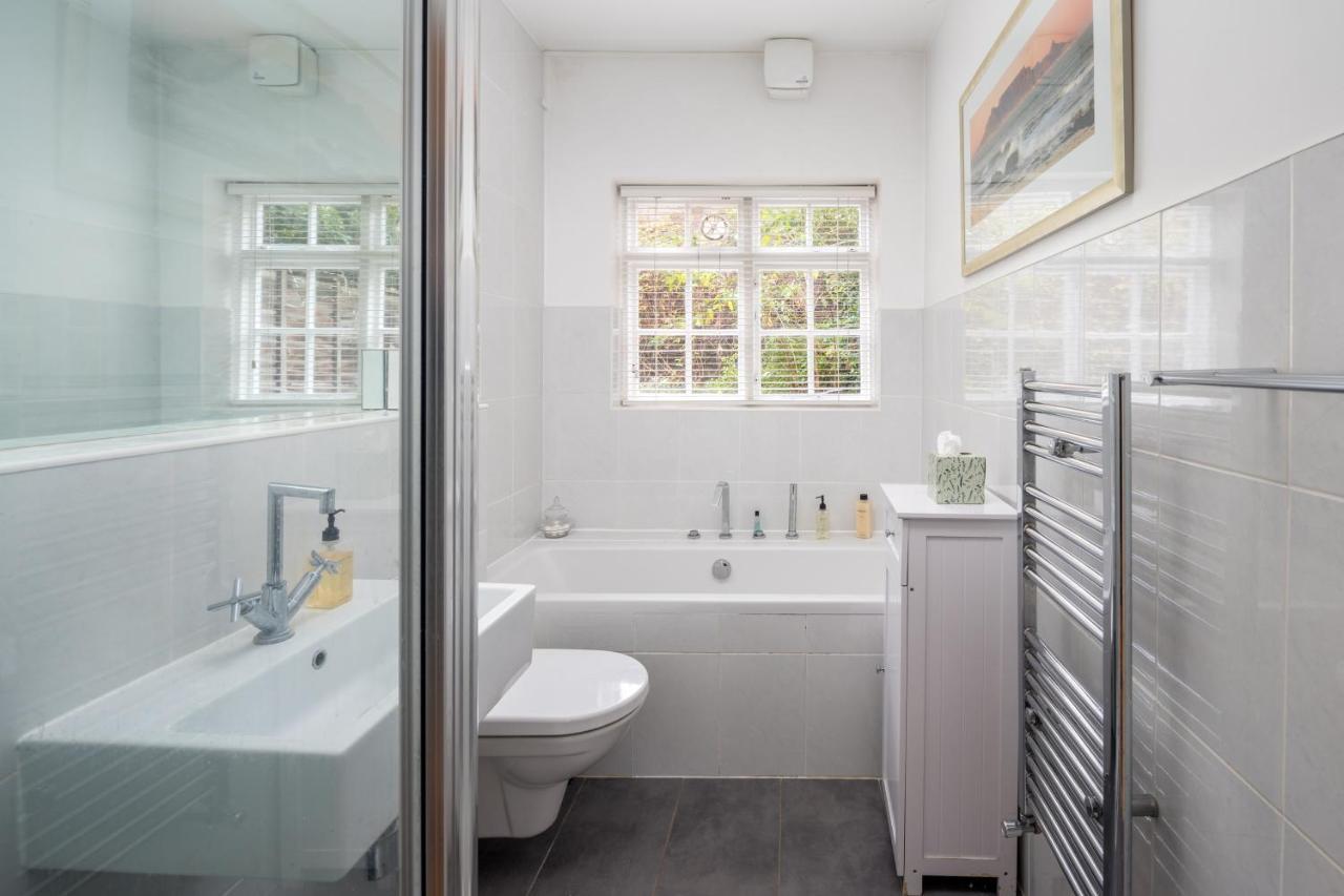 Charming 2Br Flat With Patio In Hammersmith Londra Esterno foto